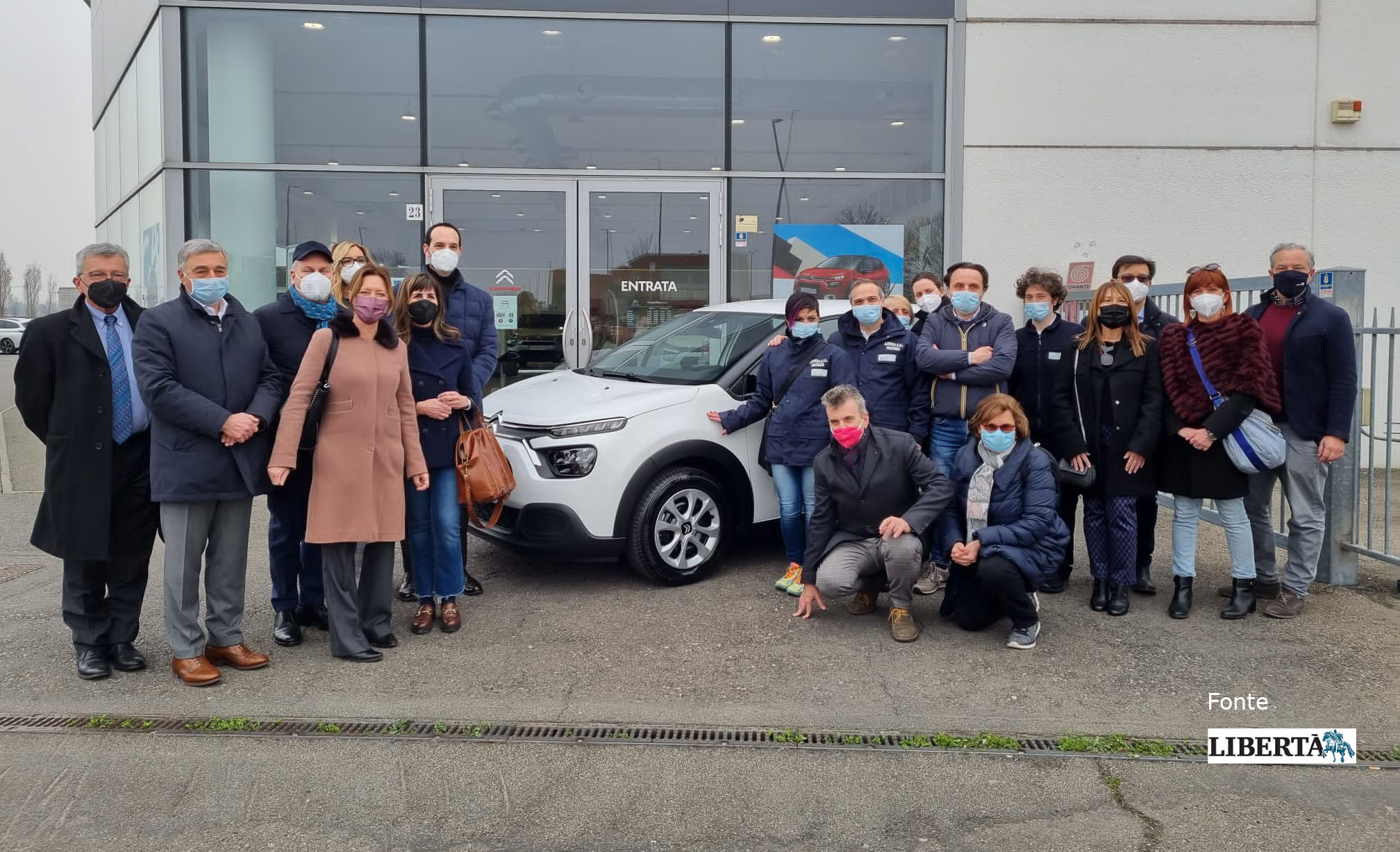 Donazione di un'auto da parte di Ponginibbi e il Rotary Club